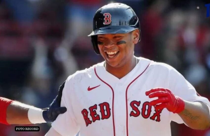 Rafael Devers conectó histórico jonrón para igualar a Nomar Garciaparra