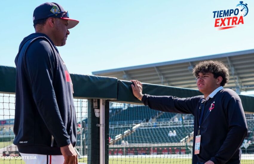 El emotivo regreso de Johan Santana a los Mellizos con un acompañante que nadie esperaba ver en el clubhouse